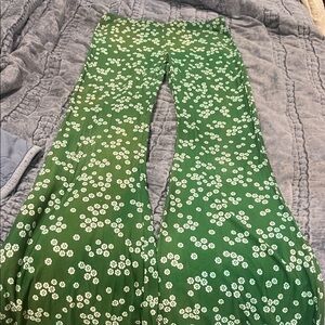 Novella Royale Green and White Janis bells Green Daisy